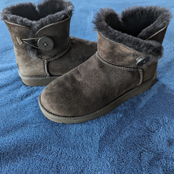 Women's UGG short boots - Picture 2 of 6